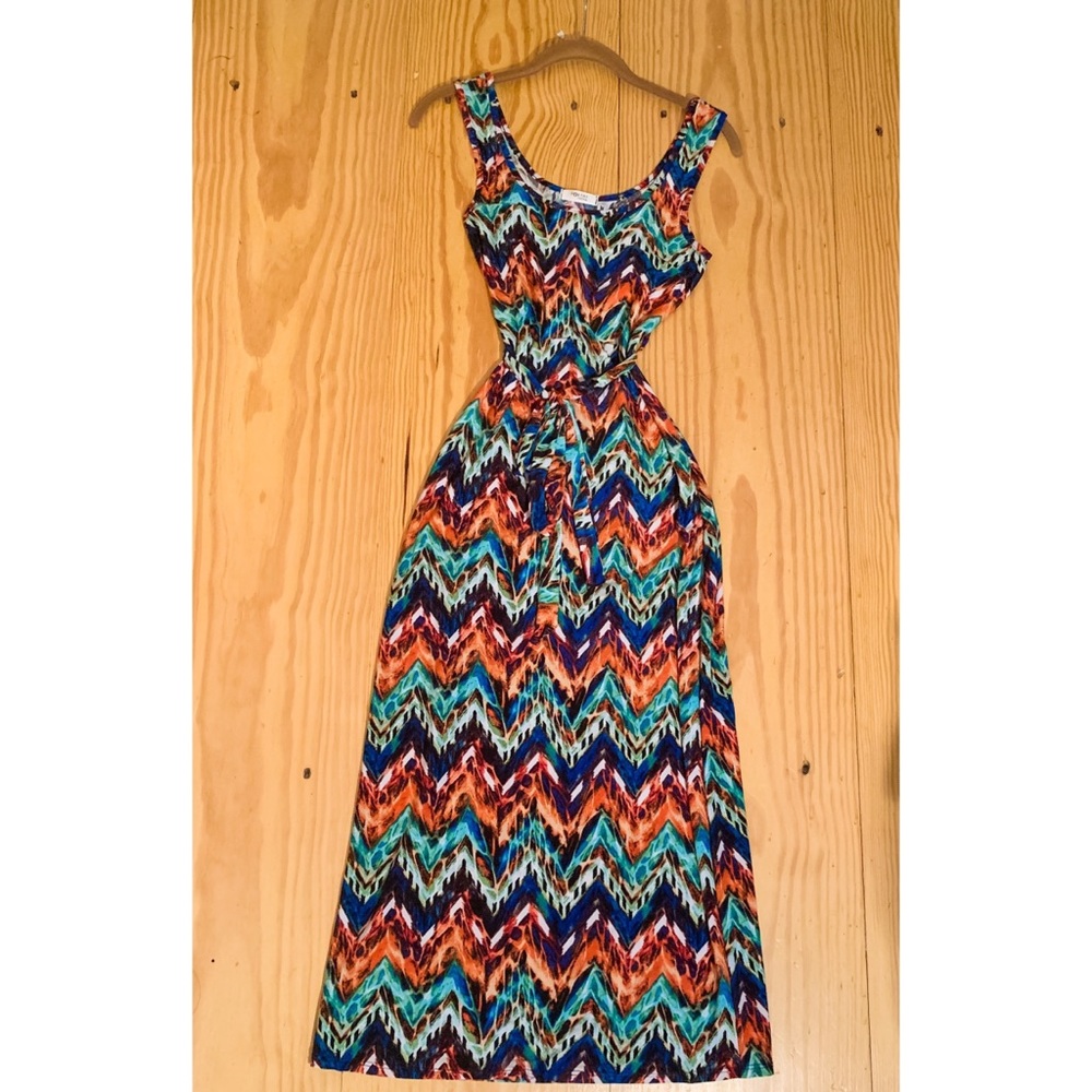 Colorful sleeveless maxi dress